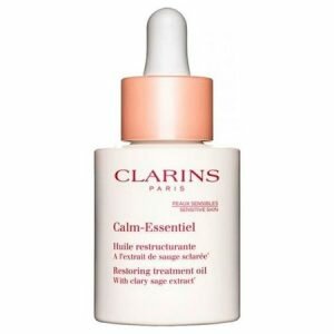 Offrez-vous une peau plus apaisée avec l’Huile Essentielle Restructurante Calm Essentiel de Clarins
